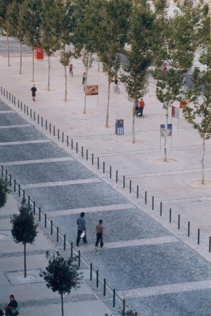 euroform w - Stadtmobiliar - Poller aus Metall für Expo Lissabon - Absperrsystem in Stadtzentrum - Barrier