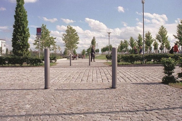 euroform w - Street furniture - Metal bollards for Munich Fair - Barrier system in city centre - Barrier