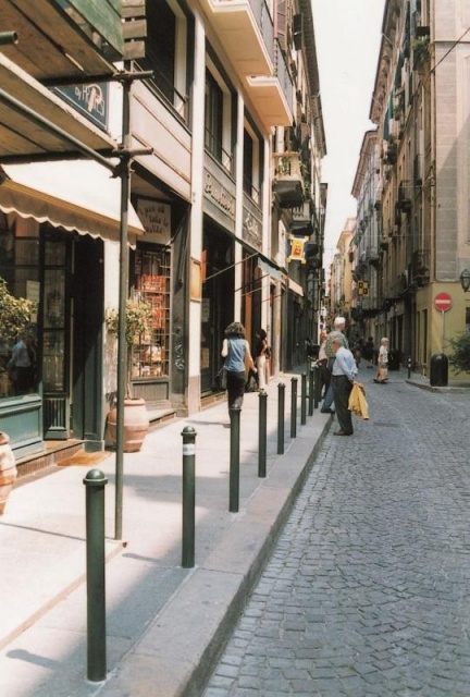 euroform w - Street furniture - Metal bollards in Turin city centre - Barrier system in city centre - Barrier