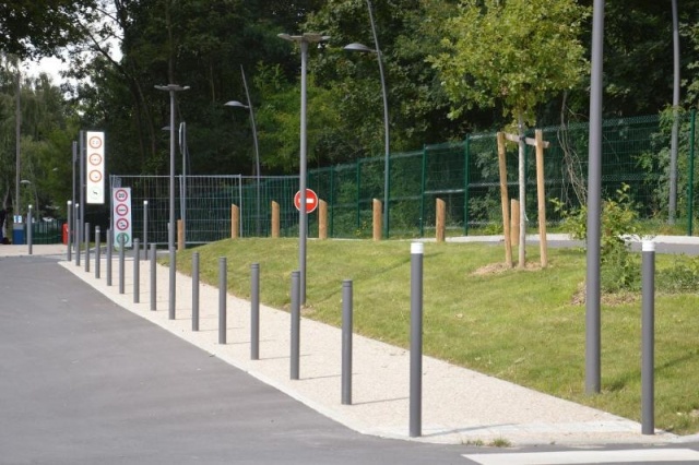 euroform w - Stadtmobiliar - Poller aus Metall in Stadtzentrum Frankreich - Absperrsystem in Stadtzentrum Frankreich - Barrier