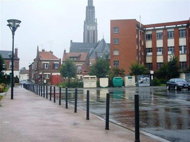 euroform w - Stadtmobiliar - Poller aus Metall in Stadtzentrum - Absperrsystem in Stadtzentrum - Barrier