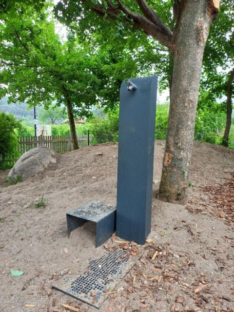 euroform w - urban furniture - metal drinking fountains for public space, park and garden - Drop