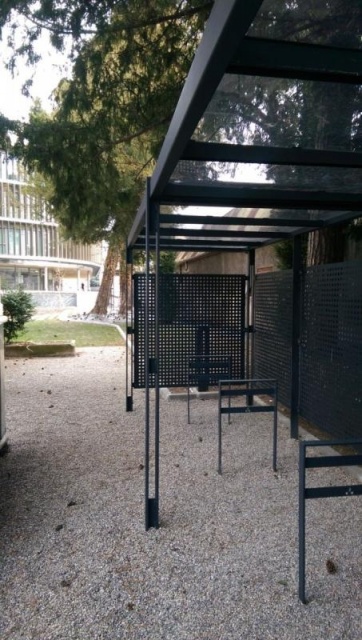 euroform w - urban furniture - bus shelter in metal and glass - shades for bikes and people - Lineabus