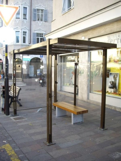 euroform w - urban furniture - bus shelter in metal and glass - shades for bikes and people - Lineabus