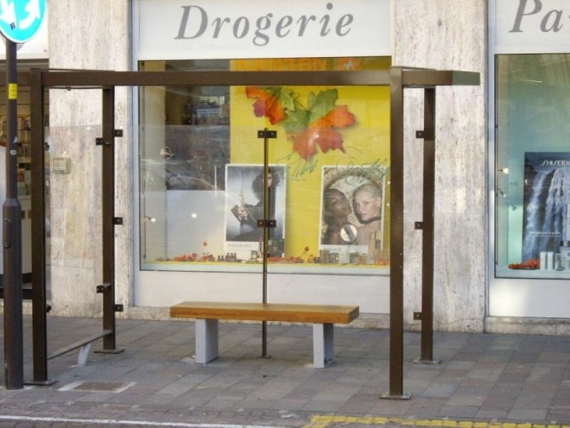 euroform w - urban furniture - bus shelter in metal and glass - shades for bikes and people - Lineabus