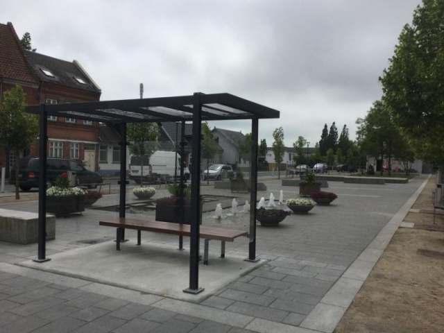 euroform w - urban furniture - bus shelter in metal and glass - shades for bikes and people - Lineabus