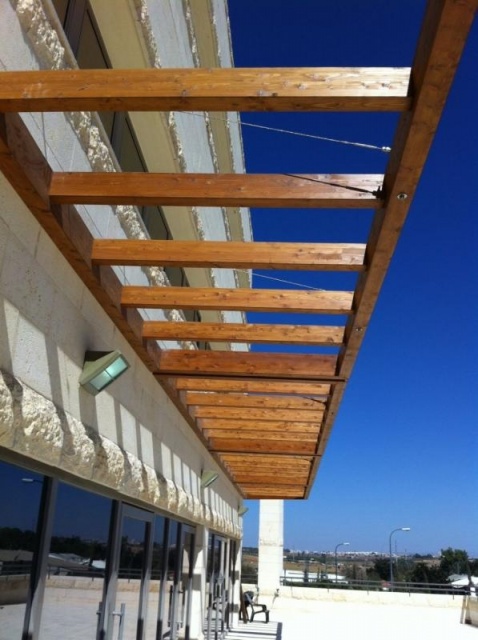 euroform w - Stadtmobiliar - Überdachung aus Holz und Metall für Garten, Innenhof oder Park - Pergola