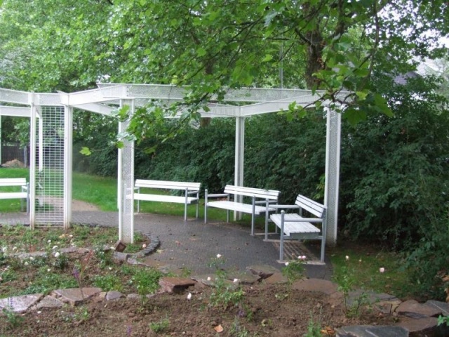 euroform w - urban furniture - metal shelter for public place - shades for parks and garden - Via Verde A