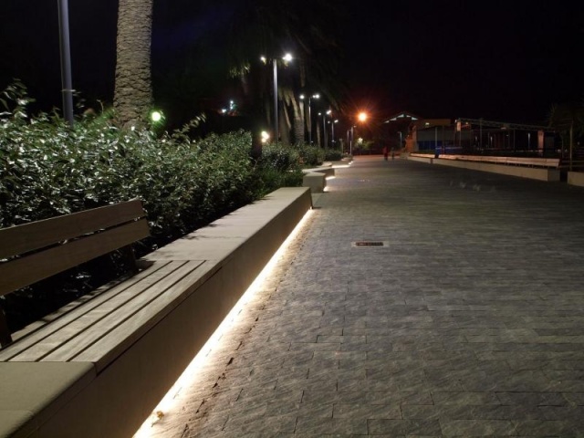 euroform w - street furniture - minimalist bench made of wood and concrete along the coast in Savona, Italy - personalized seating island with indirect lighting on promenade in Italy - bespoke street furniture