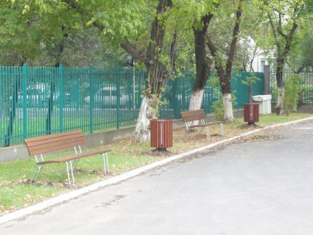 euroform w - street furniture - wooden bench in green park in Bucharest, Romania - wooden benches in public park - Classic seating