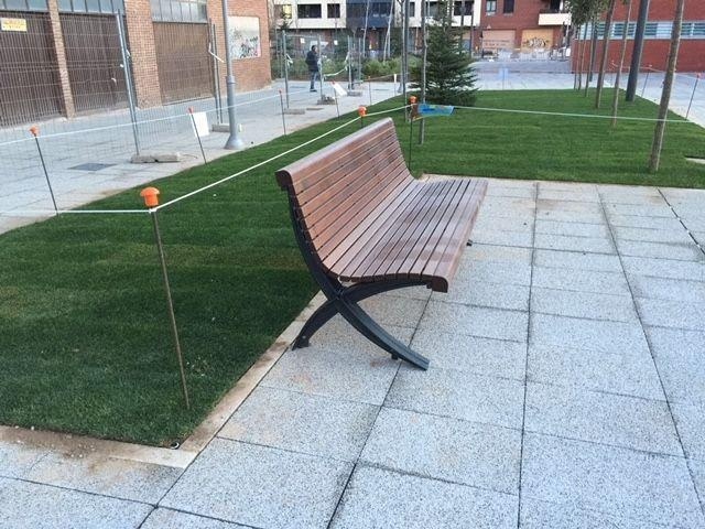 euroform w - Street furniture - Bench made of wood in public square in Rioja Spain - Palazzo street furniture