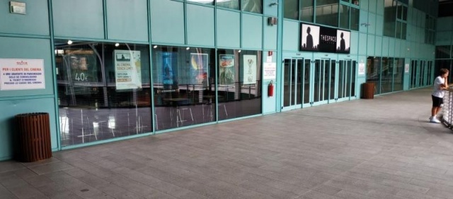 euroform w - street furniture - Waste bin made of wood in shopping mall in Florence - Waste bin for waste separation for public space - customized street furniture