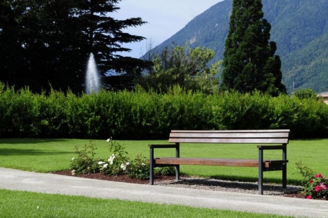 euroform w - street furniture - Bench made of wood in outdoor pool Therme Meran - seating Quattro in front of architectural building - Bench for senior citizens for outdoor use