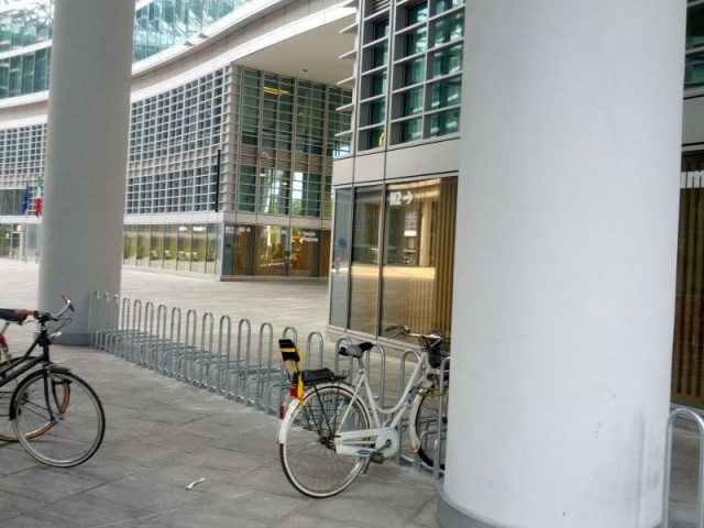euroform w - street furniture - ADFC approved bike racks in city centre in Italy - Elegance bike storage 