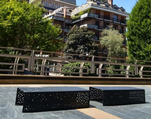euroform w - street furniture - metal benches in front of the University of Turin - metal seater for public outdoor use - customized street furniture - Linea