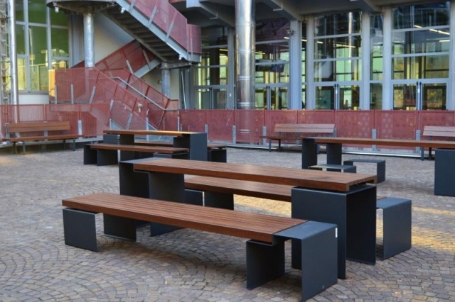 euroform w - street furniture - wooden benches in front of the University of Turin - metal seater for public outdoor use - customized street furniture - Linea