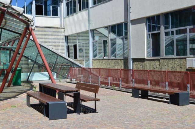euroform w - street furniture - wooden benches in front of the University of Turin - metal seater for public outdoor use - customized street furniture - Linea