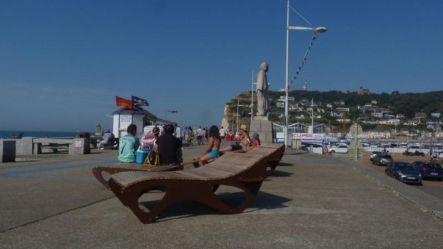 euroform w - urban furniture - wooden and metal an wooden lounger at seaside in France - wooden and metal chaise lounge for outdoors - Allbed