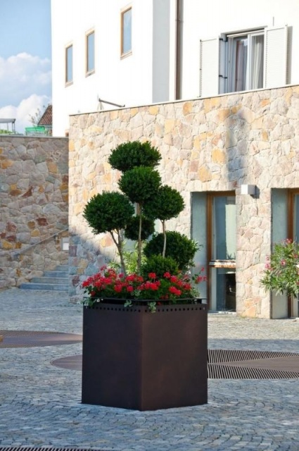euroform w - urban furniture - big corten steel planters at public square in Italy - Lineaseduta 