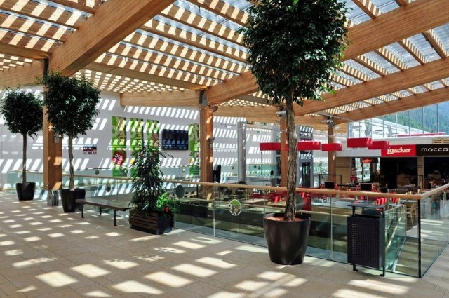 euroform w - street furniture - wooden benches in the Brenner Outler Center - seating for public areas - indoor and outdoor planters - litter bins in the shopping centre - Linea