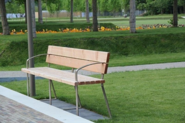 euroform w - urban furniture - minimalist wooden and concrete bench for outdoors - sustainable seatings for public place - customized street furniture