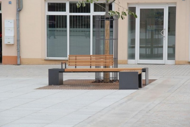 euroform w - urban furniture - wooden and metal benches at city centre Germany - wodden and metal seatings at public square - customized urban furniture