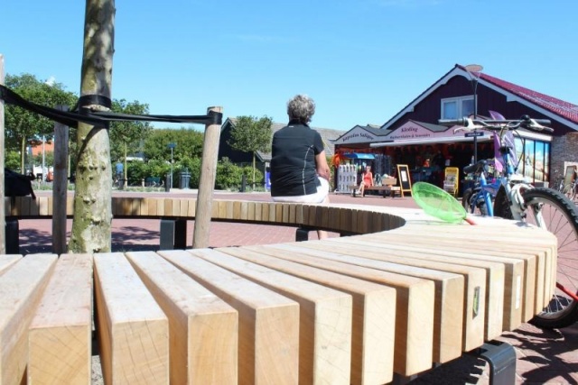 euroform w - urban furniture - people sitting on wooden circular bench at public place - seatings for urban place - customized round bench wood