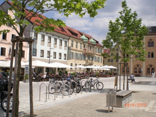euroform w - urban furniture - bike racks at public square - bike storage in city centre - Arco