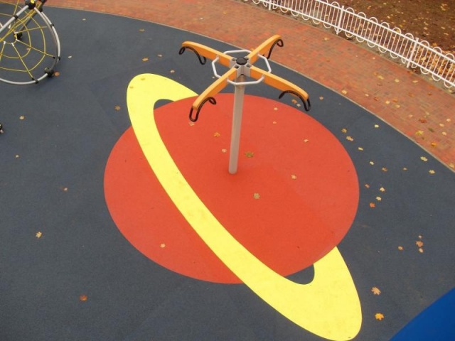  euroform w - Lappset - Attrezzature per parchi giochi - parco giochi pubblico nel parco della città di Brescia - Torretta con scivolo, arrampicata e ponte di equilibrio - attrezzature per parchi giochi in parco pubblico - giostra