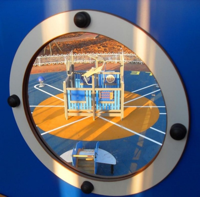  euroform w - Lappset - Attrezzature per parchi giochi - parco giochi pubblico nel parco della città di Brescia - Torretta con scivolo, arrampicata in metallo e ponte di equilibrio - attrezzature per parchi giochi in parco pubblico 