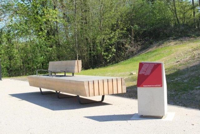 euroform w - urban furniture - seating - customized wooden bench
