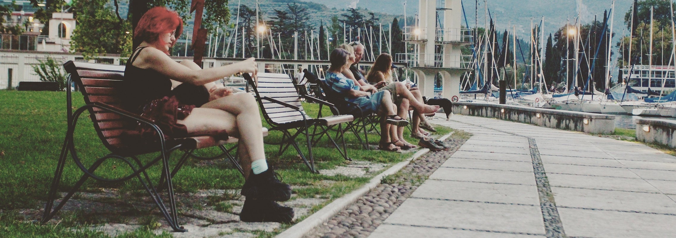 euroform w - Stadtmobiliar - Sitzbank Holz - Ambiente