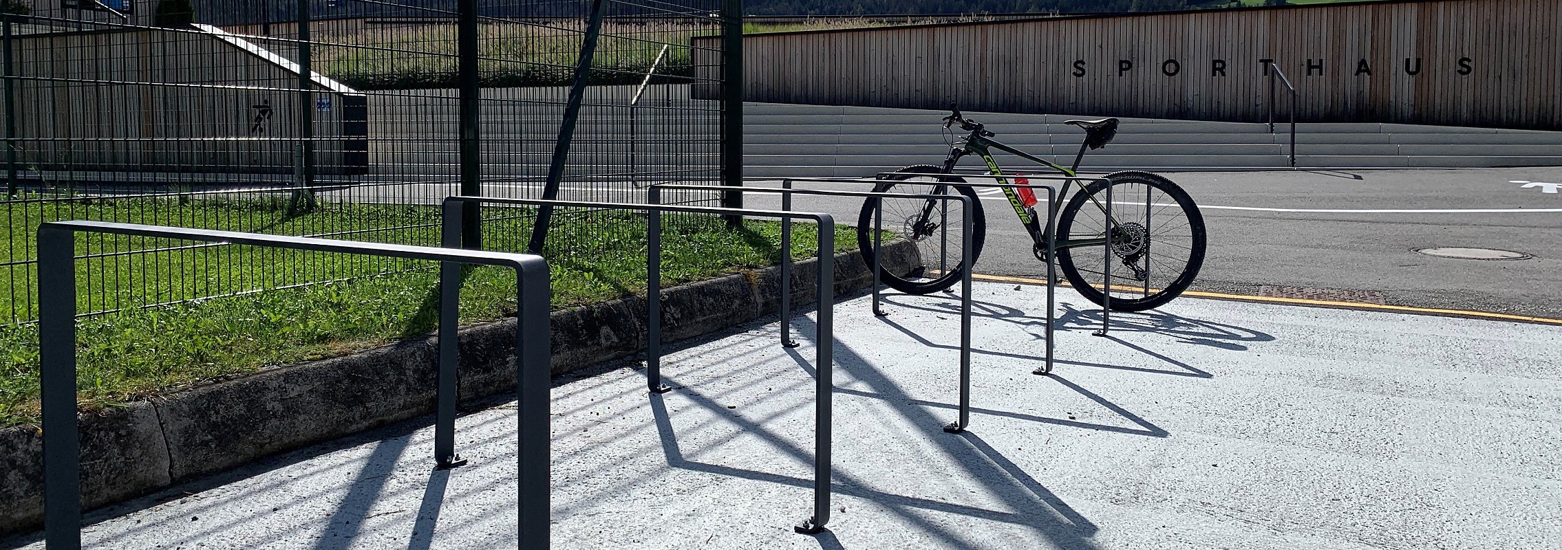 euroform w - urban furniture - bike racks - Lineasosta light