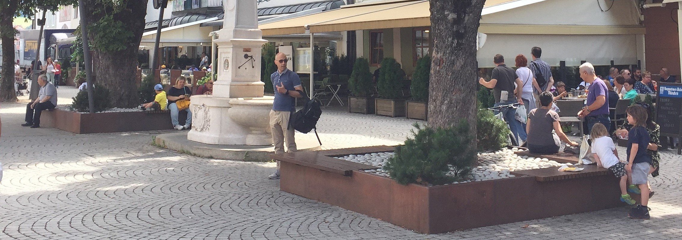 euroform w - urban furniture - park bench wood - big planters - seating