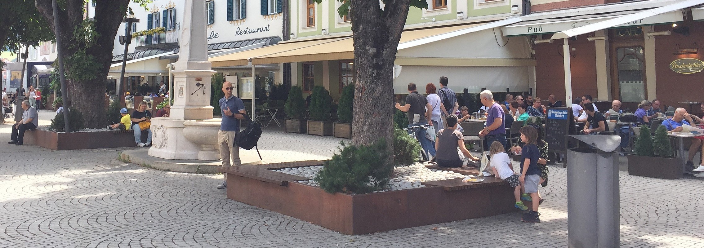 euroform w - urban furniture - park bench wood - big planters - seating