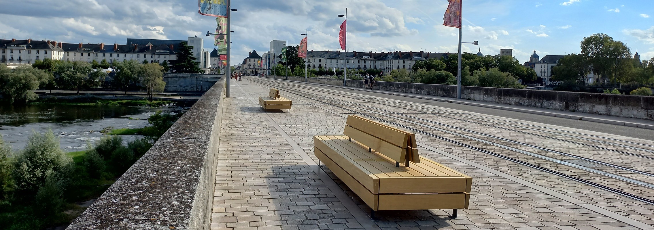 euroform w - Stadtmobiliar - lounger - Sitzbank Holz - modulare Bank - Isola