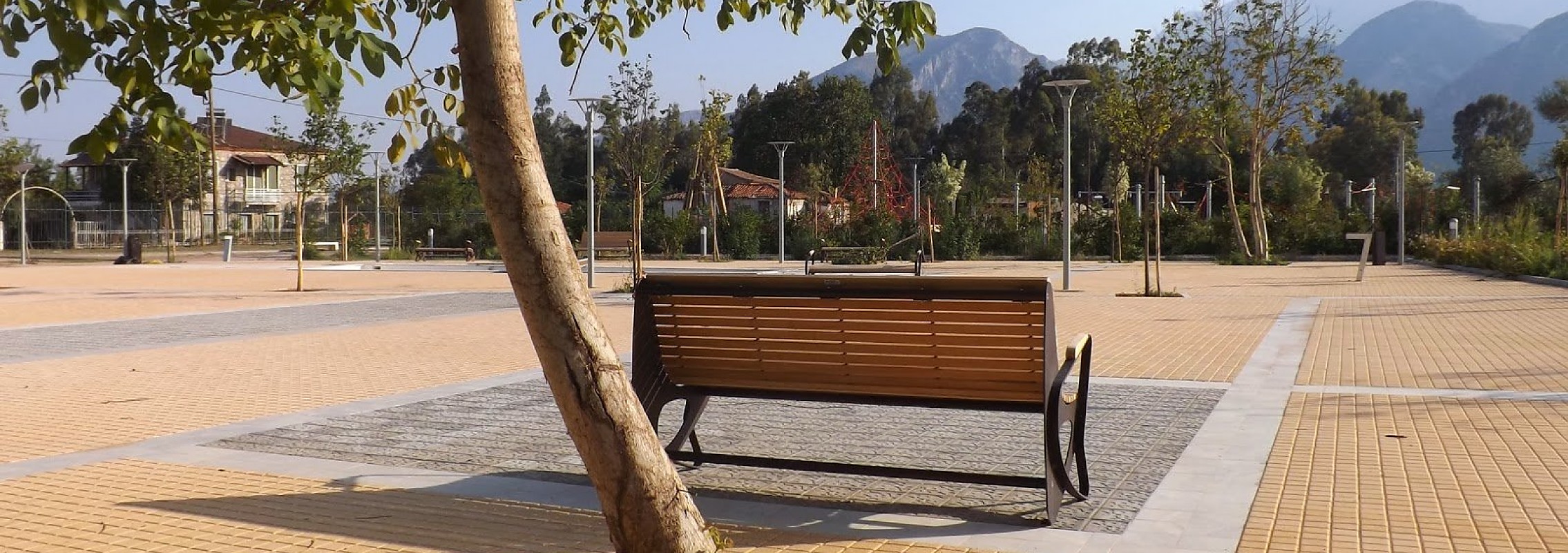 euroform w - Stadtmobiliar - Sitzbank Holz - Allone