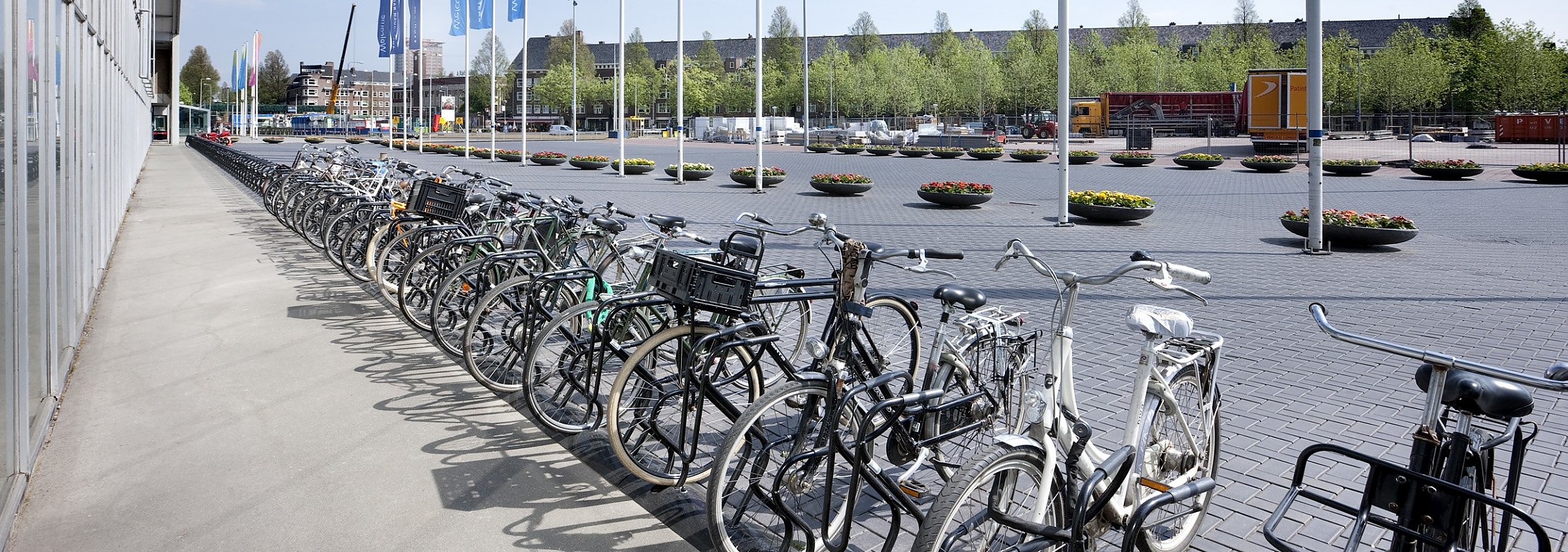 euroform w - Stadtmobiliar - Fahrradständer - Doppelstockparker - velostazion