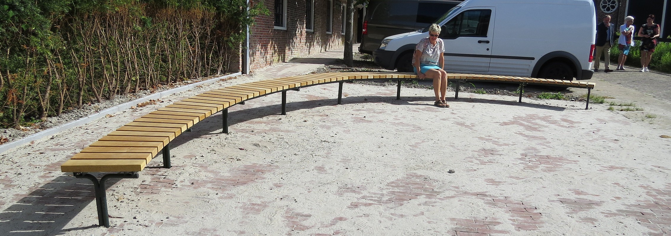 euroform w - Stadtmobiliar - Sitzbank Holz - Block 99FU - Rundbank