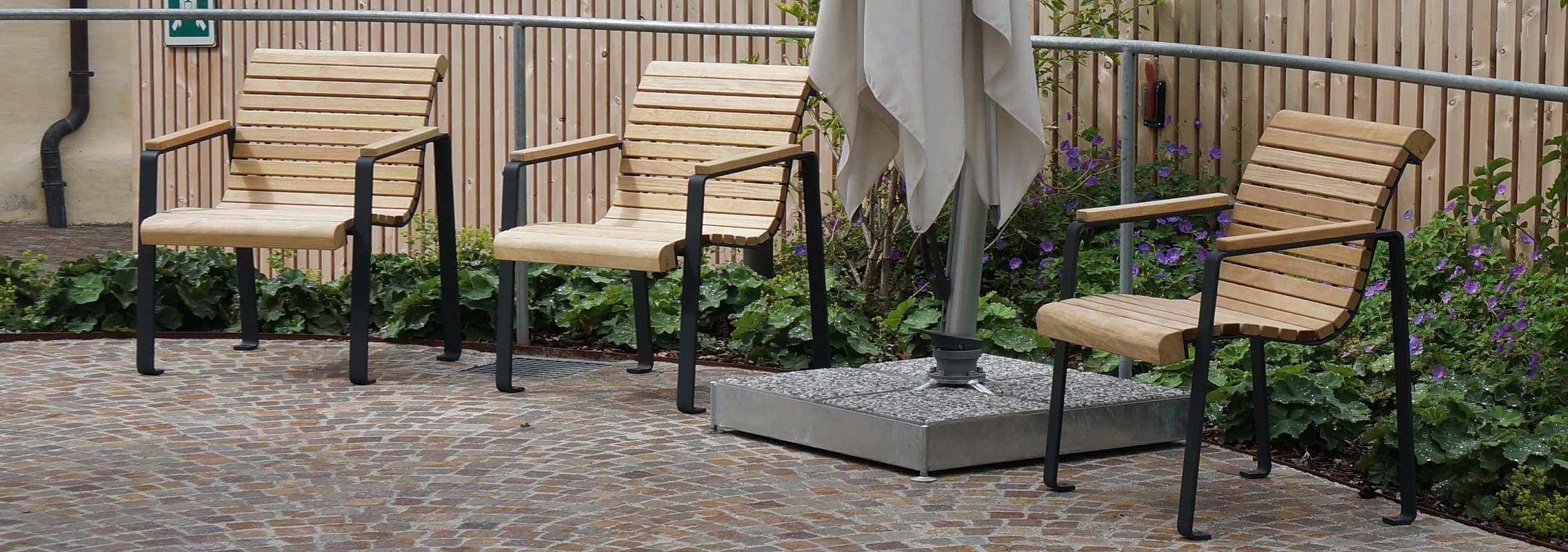 euroform w - urban furniture - park bench wood - seating - Comfort