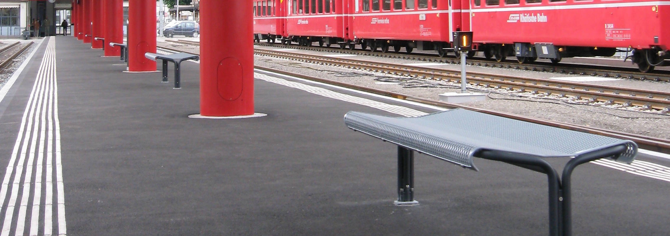 euroform w - urban furniture - park bench metal - seating - Contour 324 M