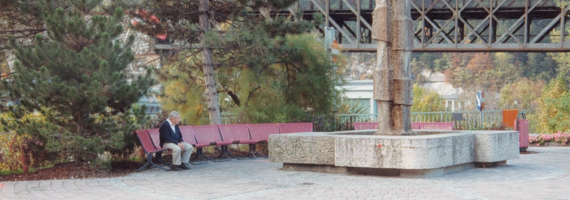 euroform w - urban furniture - park bench metal - seating - Contour 329 M - round bench