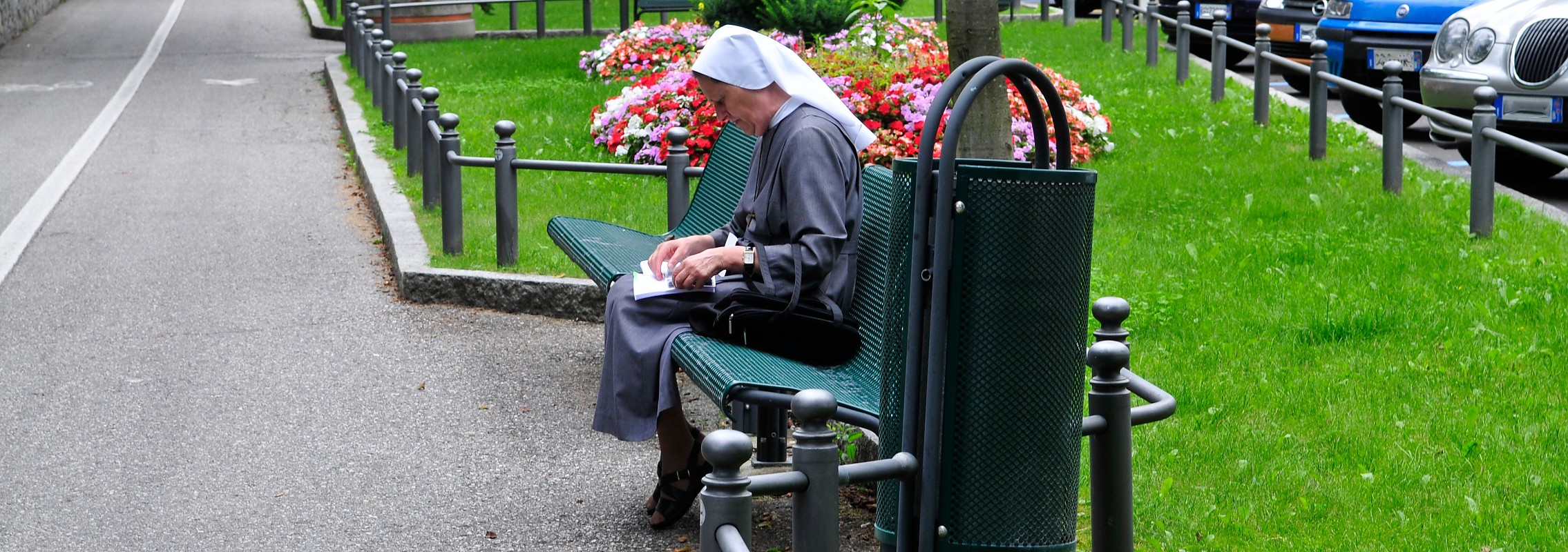 euroform w -Stadtmobiliar - Sitzbank Metall - Contour 325 M