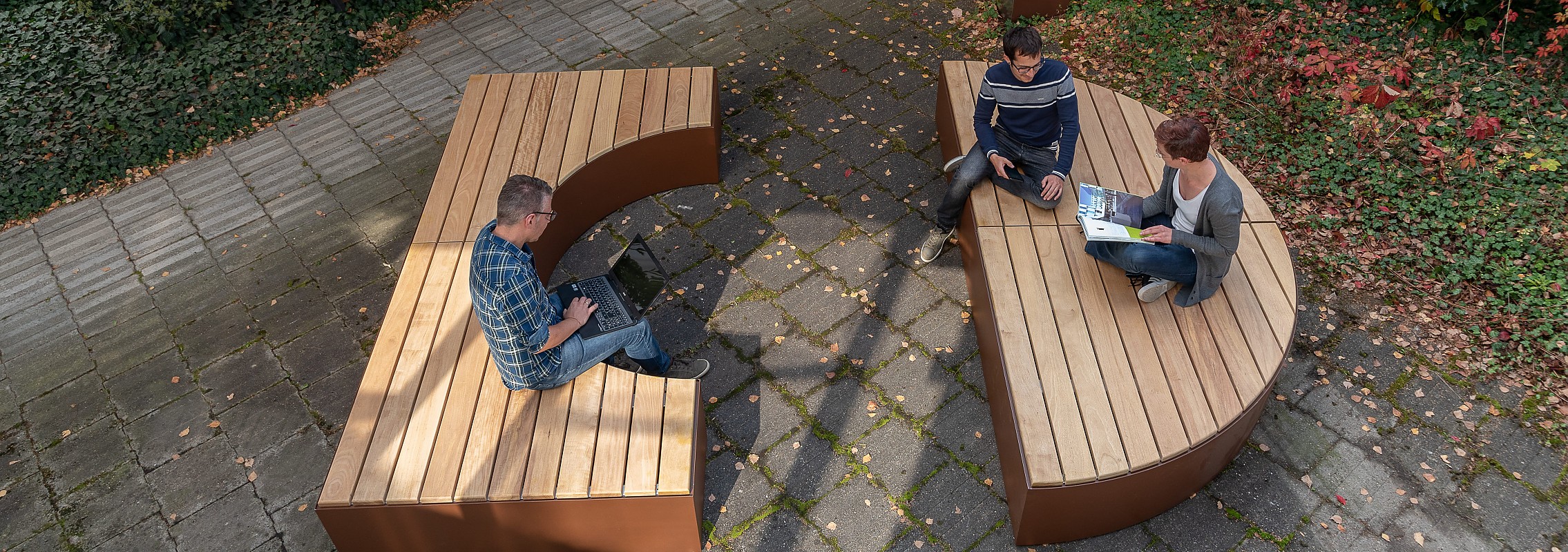 euroform w - Stadtmobiliar - Sitzbank Holz - lounger - modulare Bank - Isola