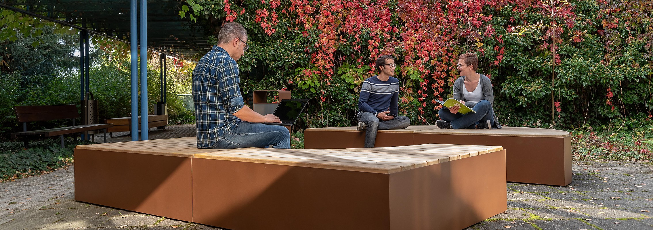 euroform w - Stadtmobiliar - Sitzbank Holz - lounger - modulare Bank - Isola