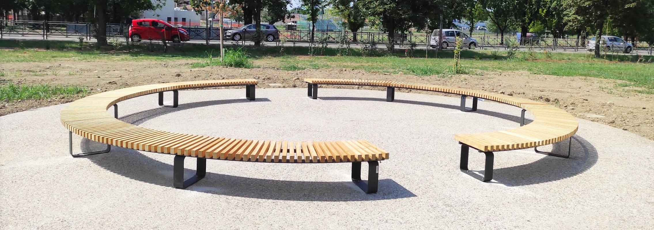 round bench in FSC 100 certified hardwood RAL color to choose