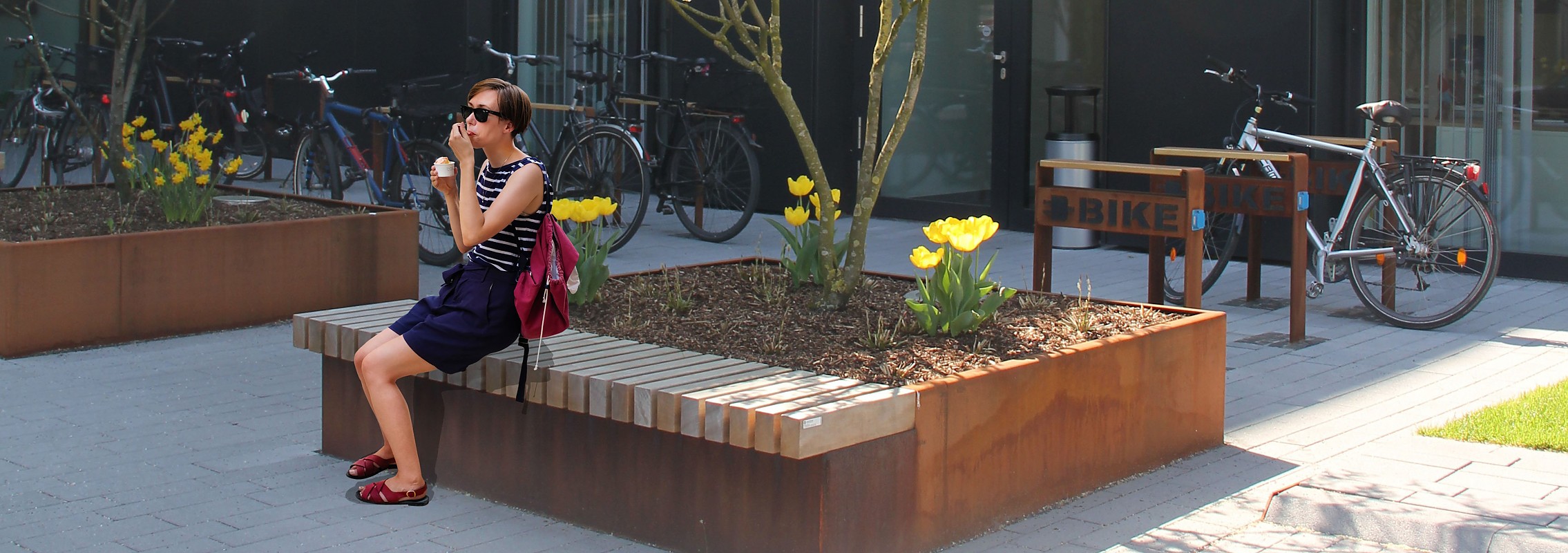 euroform w - Stadtmobiliar - Sitzbank Holz - big planter - Hochbeet