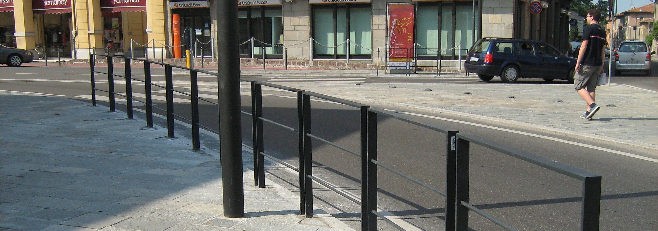 euroform w - urban furniture - walkway rail - bollards - barriers - Lineabarriera light