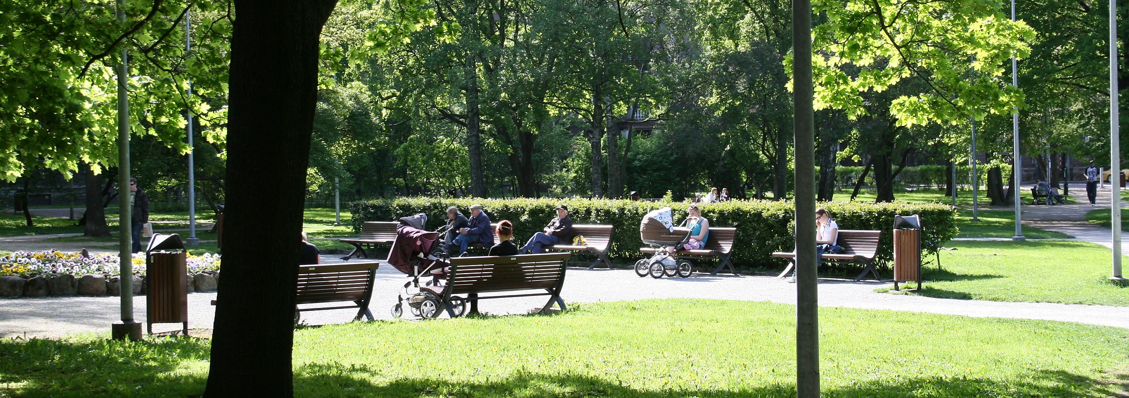 euroform w - Stadtmobiliar - Sitzbank Holz - Palazzo