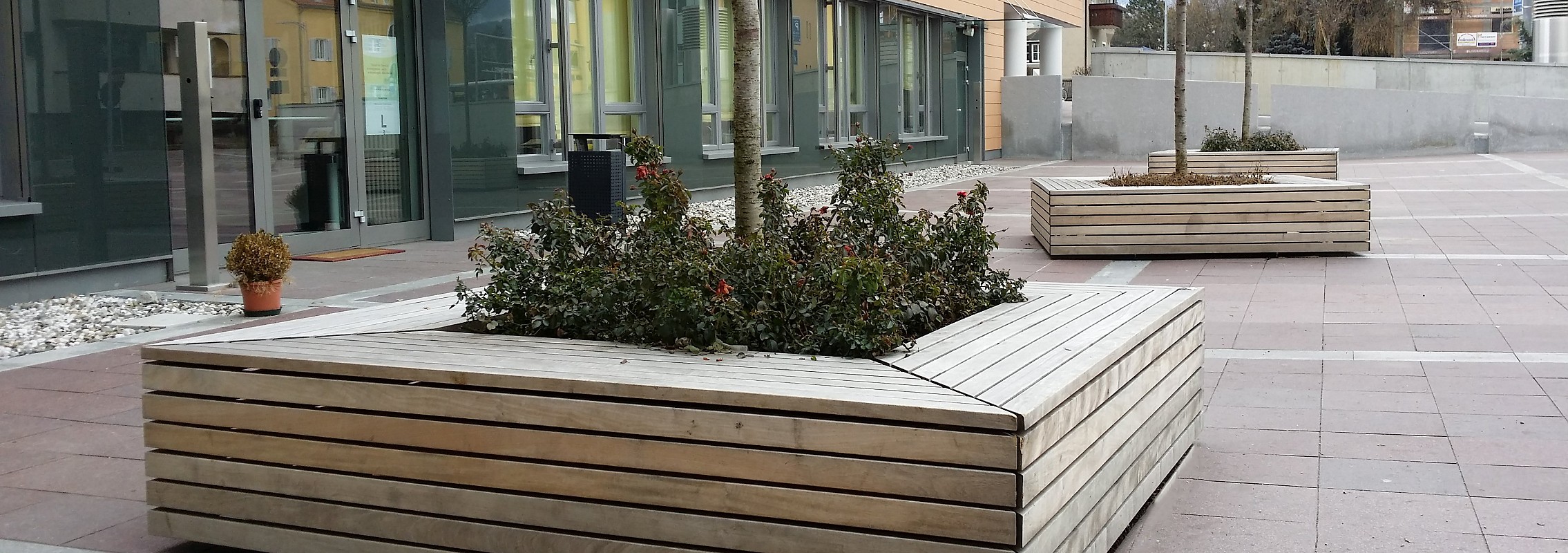 euroform w - arredo urbano - panchine legno - fioriera - sedute